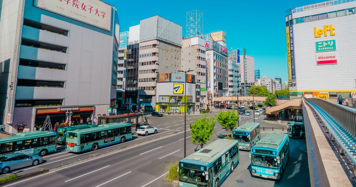 仙台駅周辺の交通量と並走する市バス